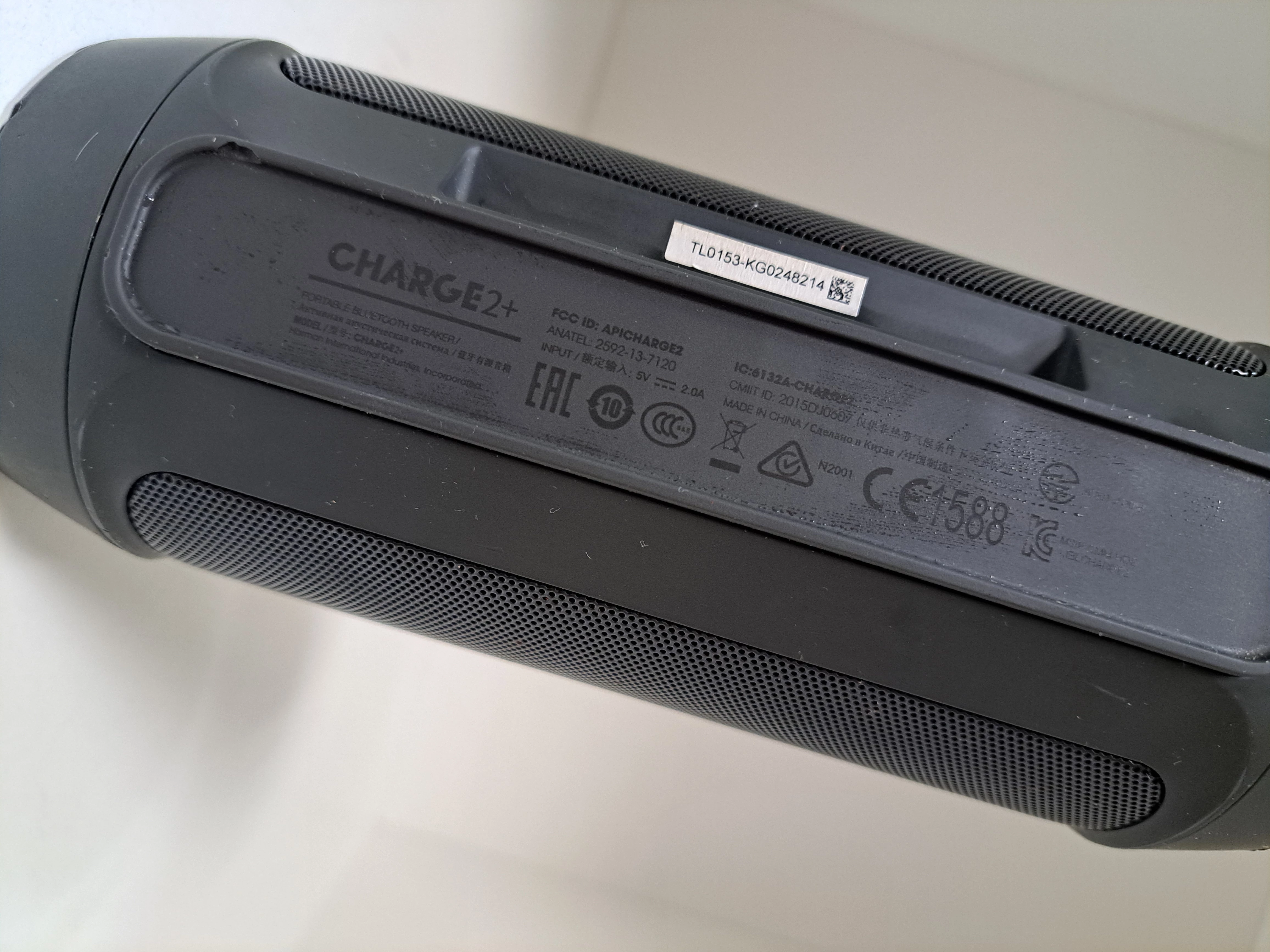 glosnik-jbl-charge-2-czarny-funkcje-odpornosc-na-zachlapanie