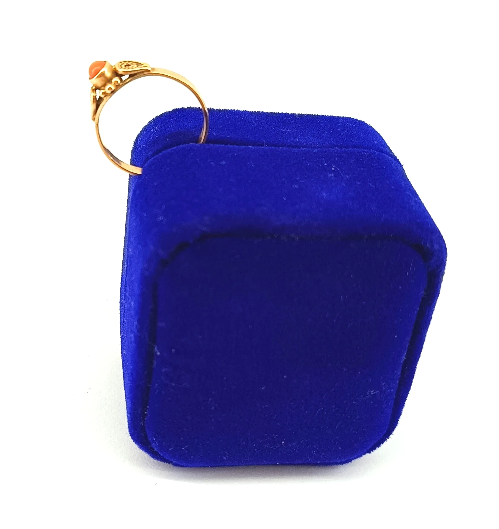 elegancki-zloty-pierscionek-z-koralem-585-193g-cechy-207358-231606