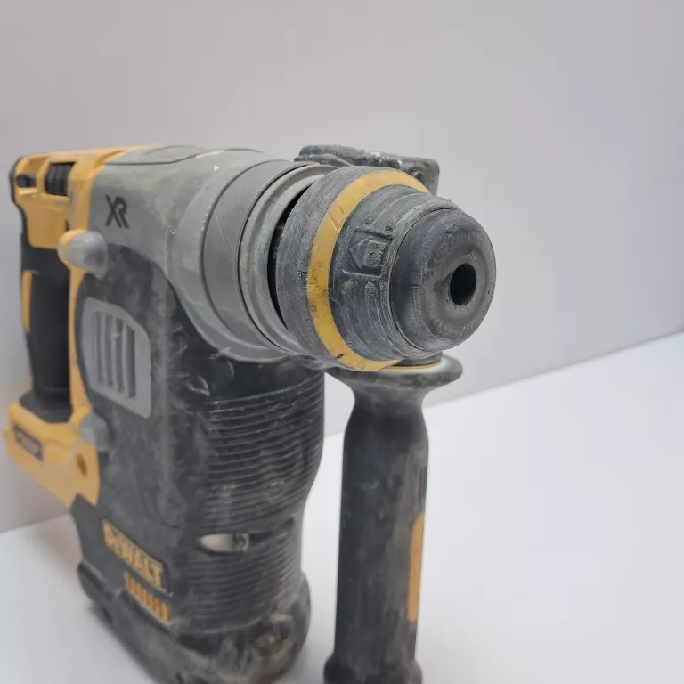 DEWALT MŁOT UDAROWY DCH273
