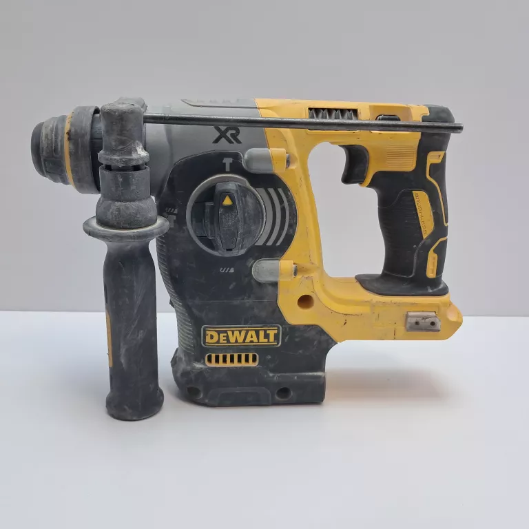 DEWALT MŁOT UDAROWY DCH273