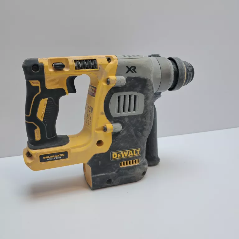 DEWALT MŁOT UDAROWY DCH273