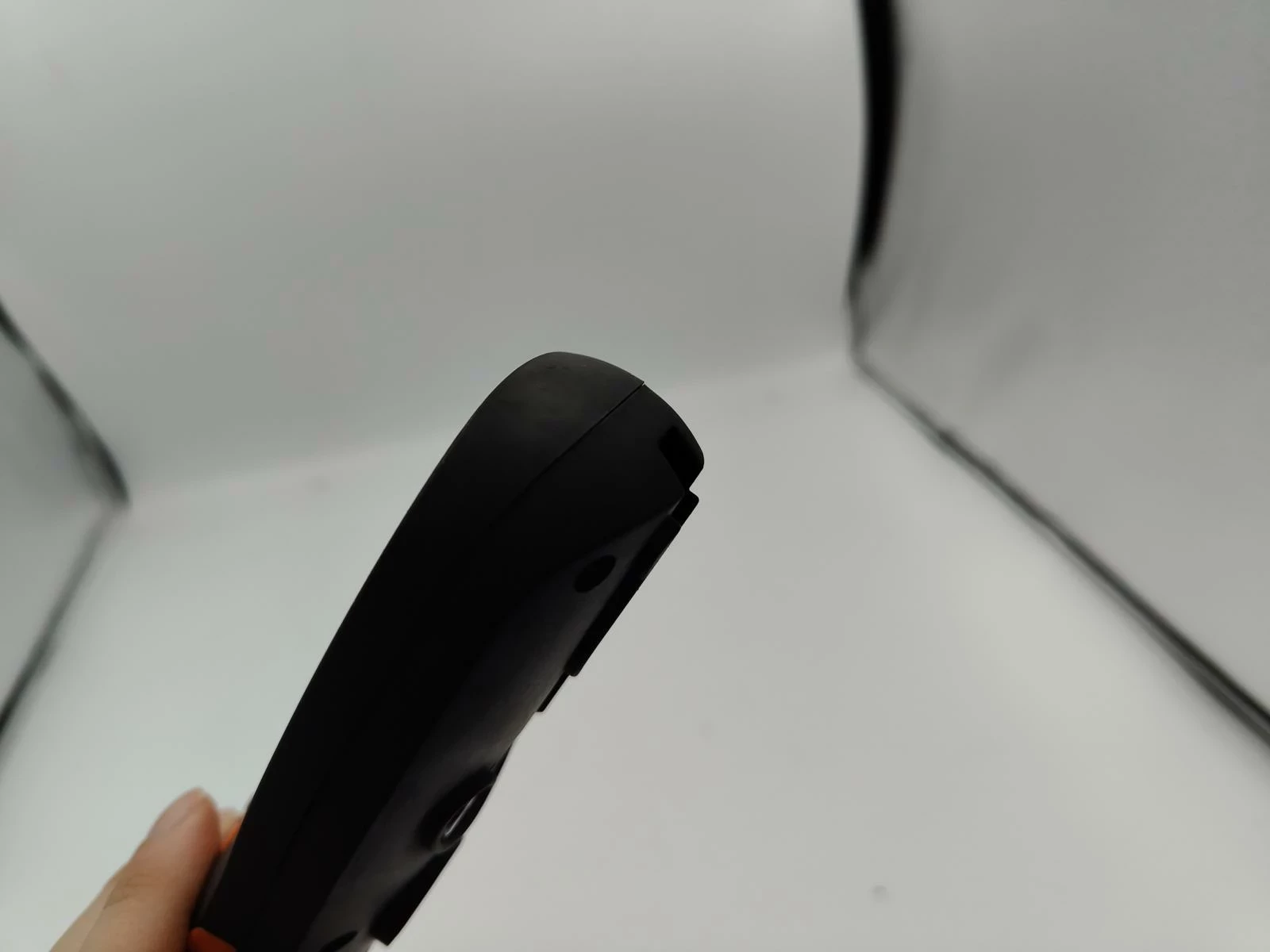 latarka-led-obi-z-magnezem-i-wieszakiem-kolor-dominujacy-pomarancze-i-czerwienie