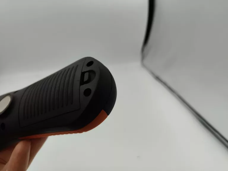 LATARKA LED OBI Z MAGNEZEM I WIESZAKIEM
