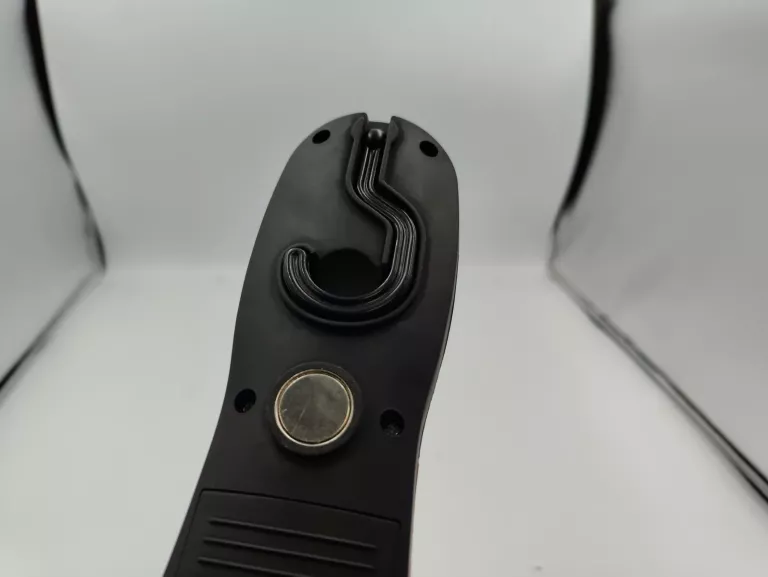 LATARKA LED OBI Z MAGNEZEM I WIESZAKIEM