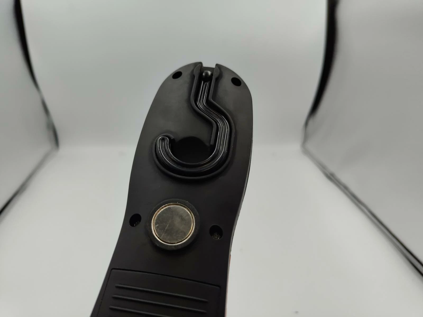 latarka-led-obi-z-magnezem-i-wieszakiem-rodzaj-reflektor-i-szperacz