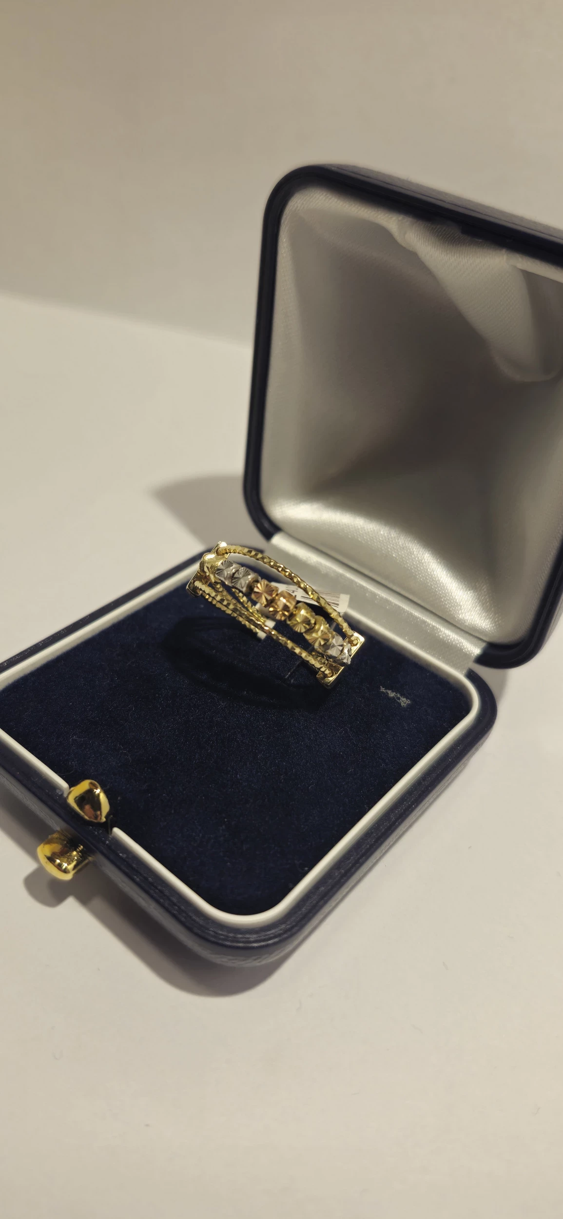 zloty-pierscionek-z-obracanymi-szescianami-585-315g-r-20-marka-bez-marki