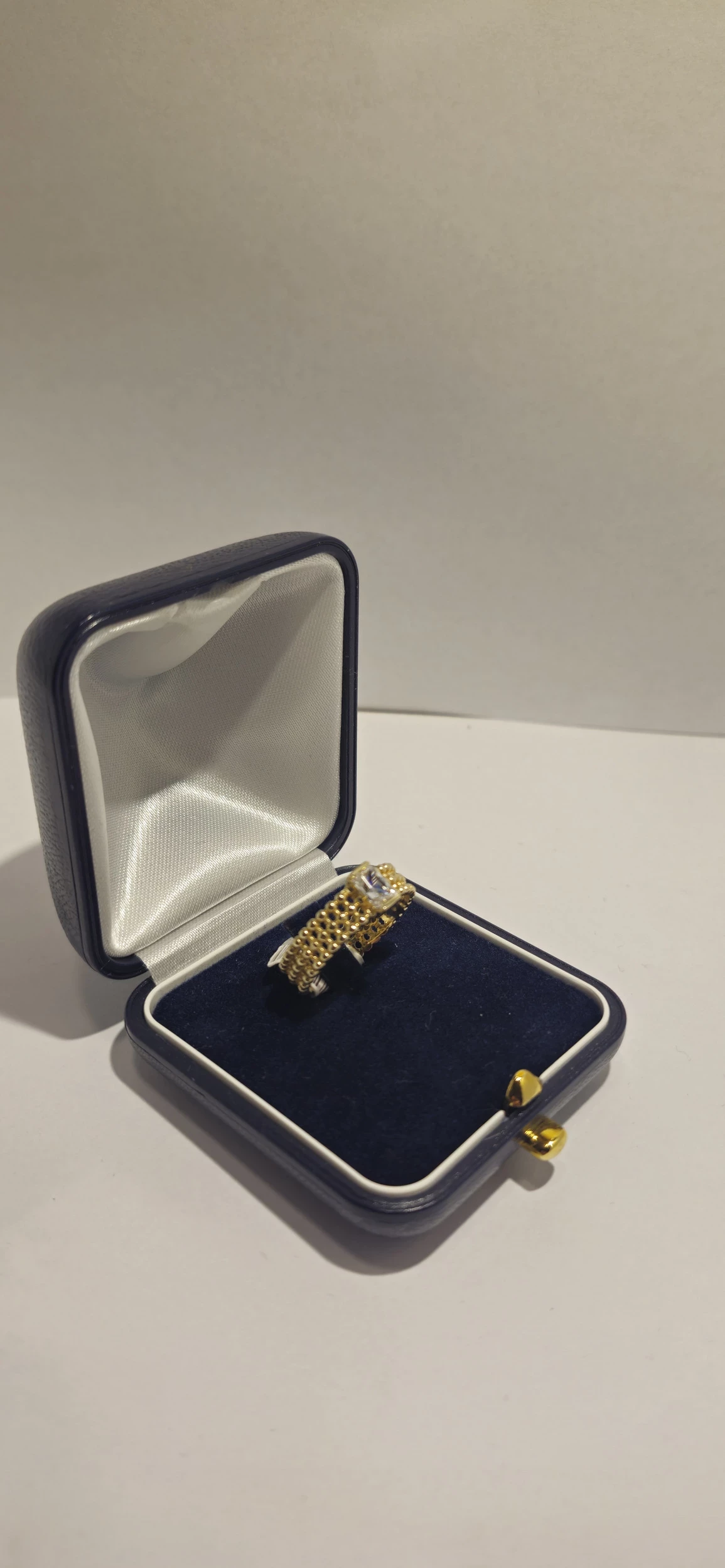 zloty-pierscionek-kulki-z-kamieniem-585-363g-r-20-marka-bez-marki