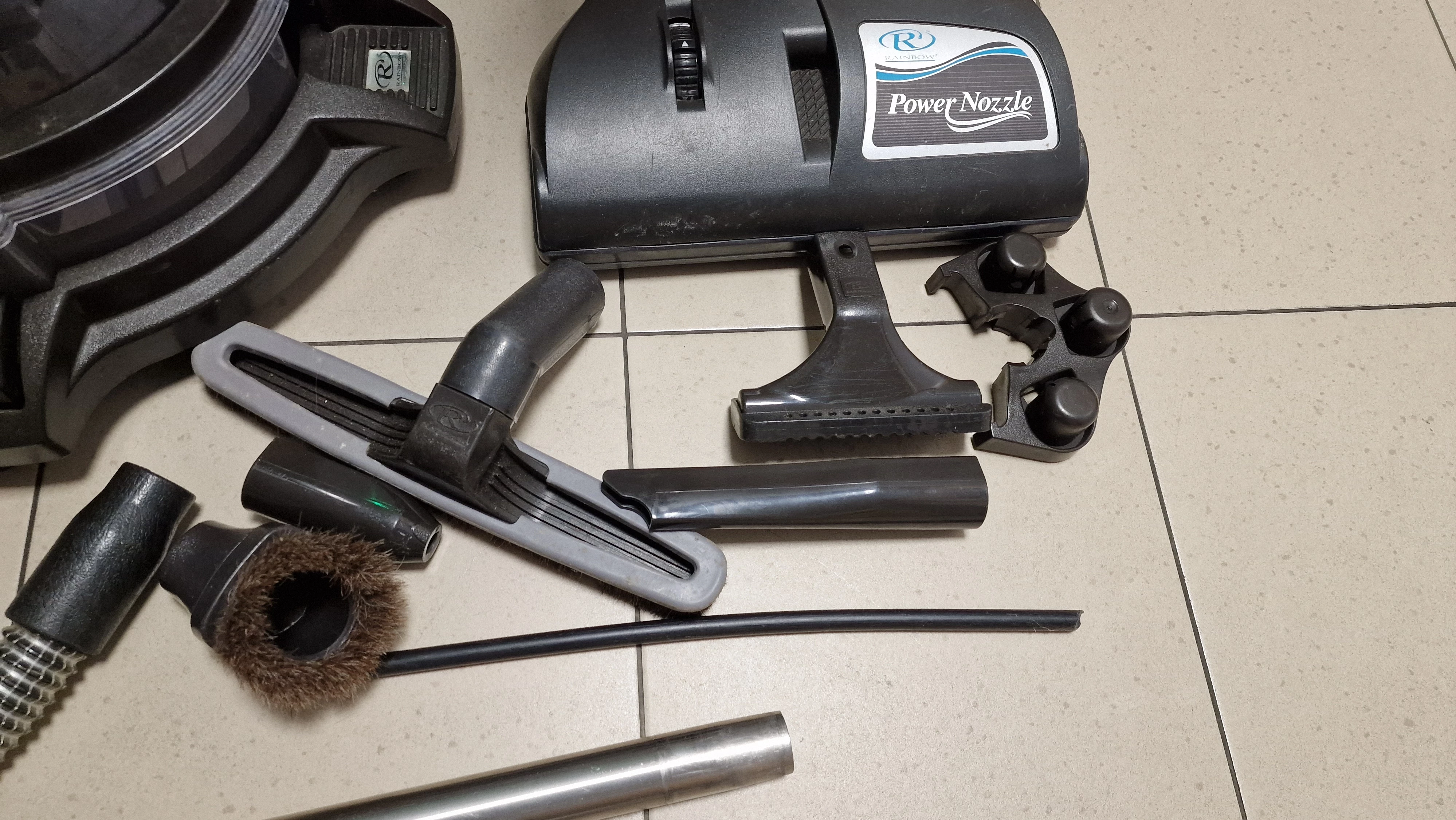 odkurzacz-rainbow-e2-blue-akcesoria-pojemnosc-zbiornika-na-brudna-wode-200