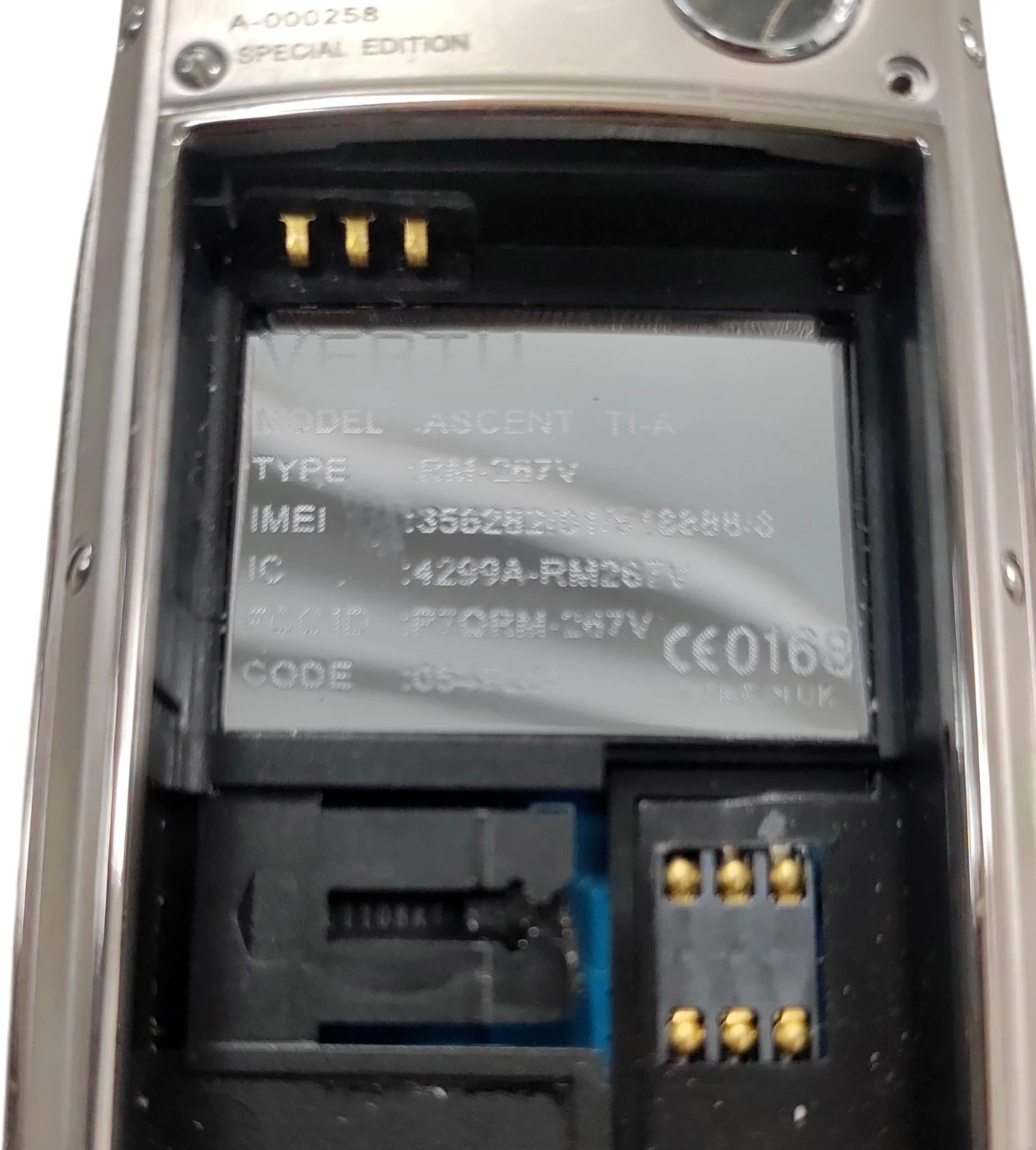 telefon-ferrari-stan-11323-2