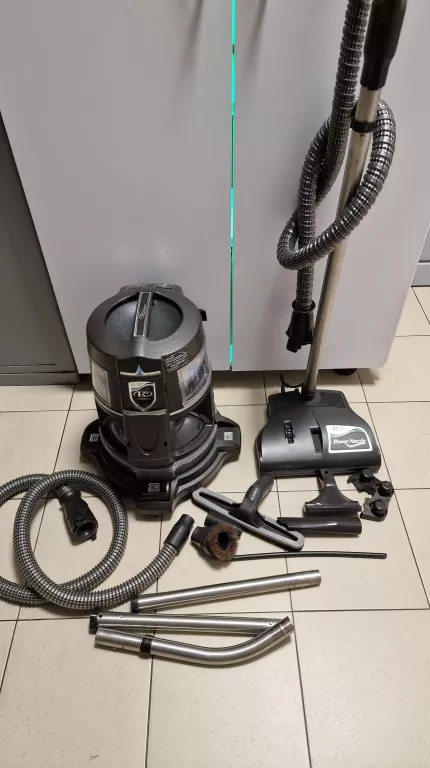 odkurzacz-rainbow-e2-blue-akcesoria-pojemnosc-zbiornika-na-czysta-wode-200