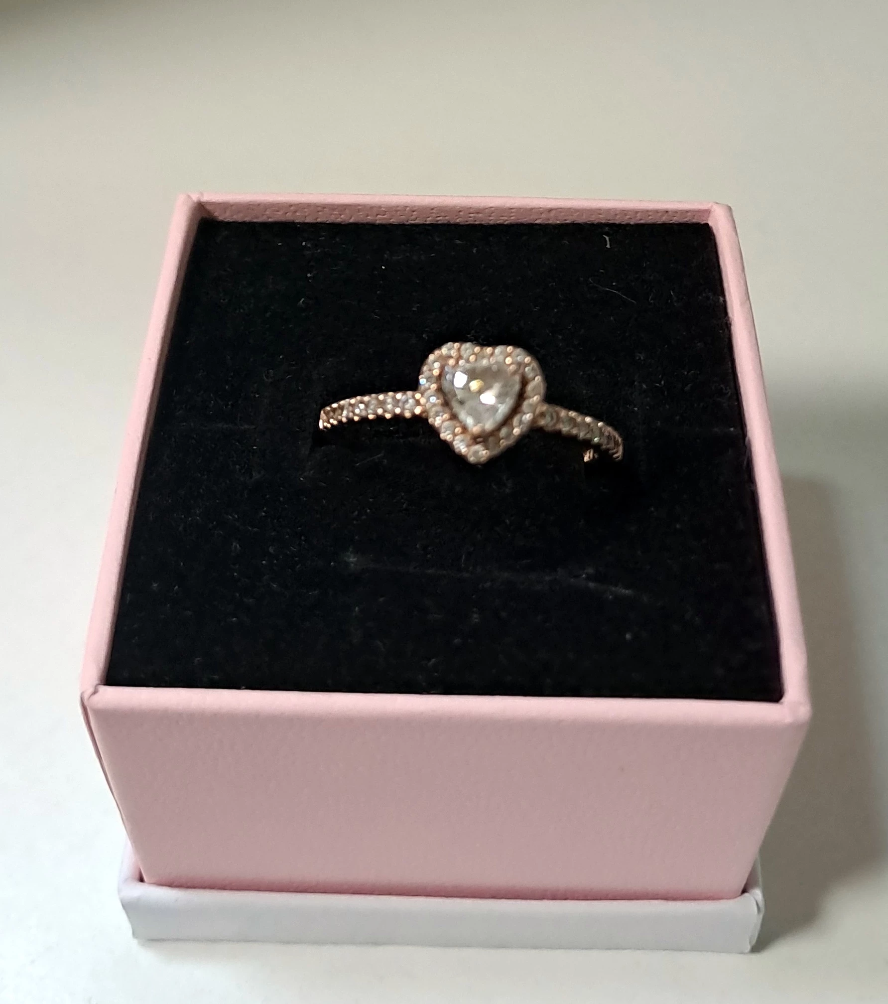 srebrny-pierscionek-heart-pandora-rose-pr-925-w-2g-rozm-16-stan-uzywany