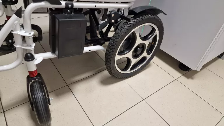 WÓZEK INWALIDZKI ELEKTRYCZNY AT52304 - ANTAR