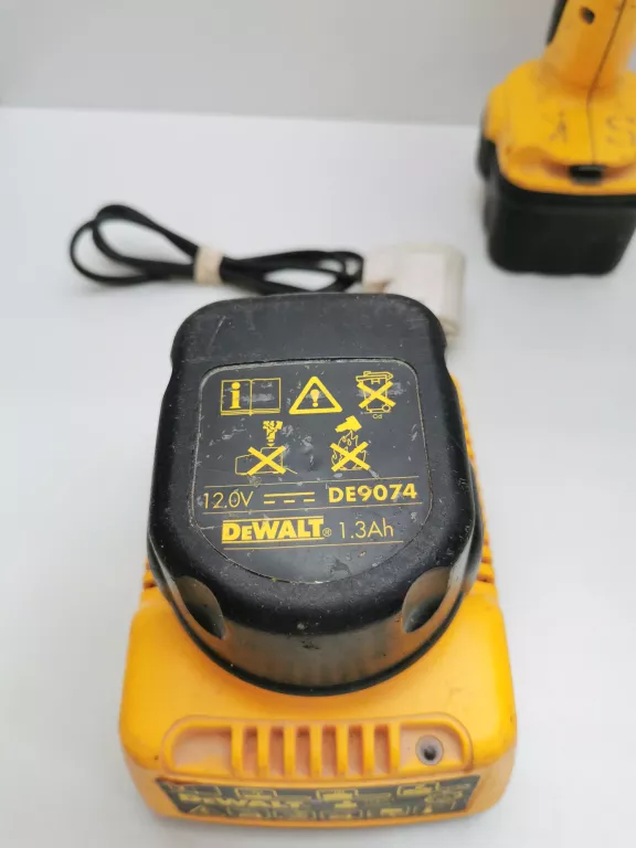 wkretarka-dewalt-dw-981-ladowarka-2-baterie-rodzaj-silnika-silnik-szczotkowy