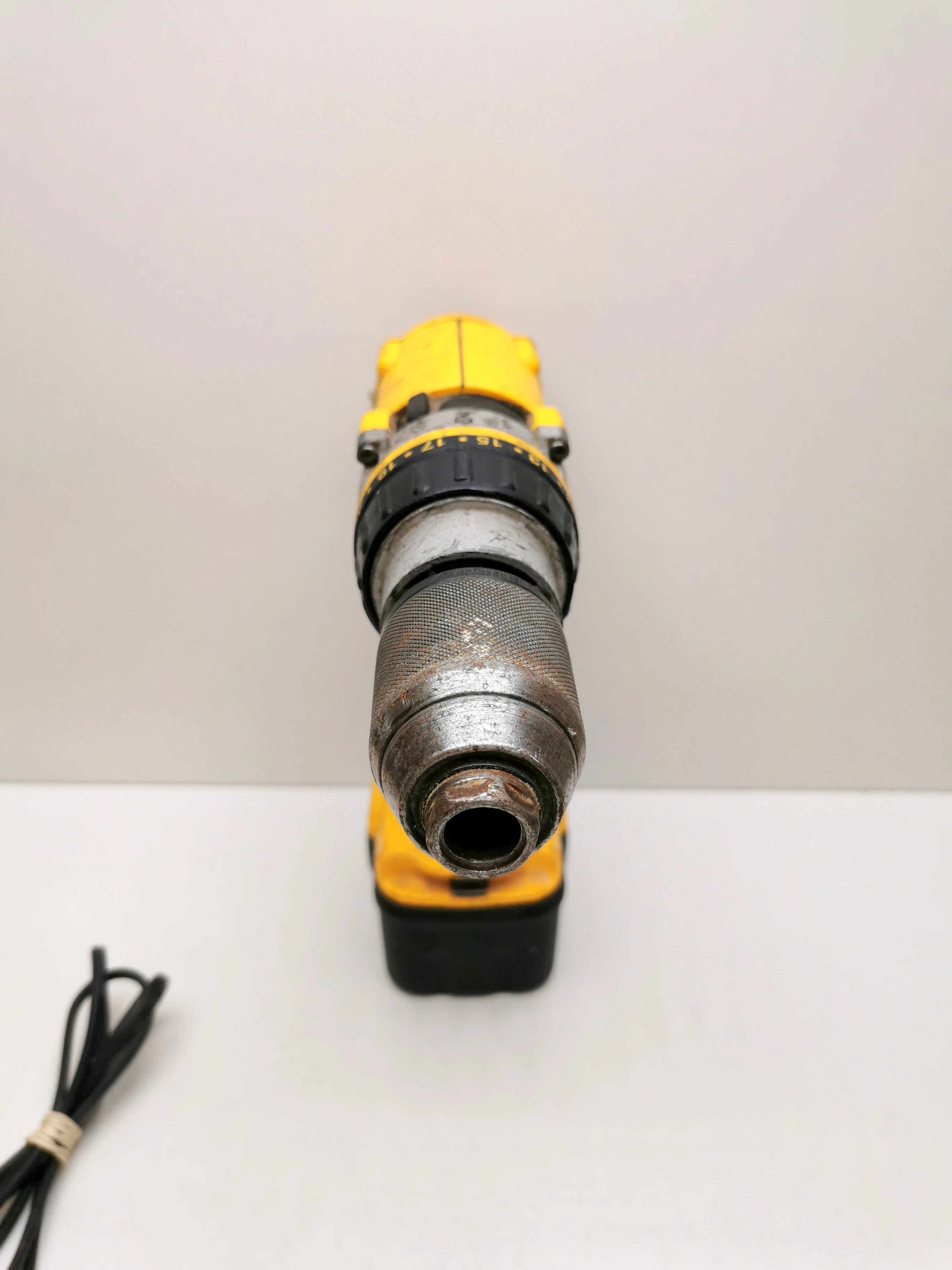 wkretarka-dewalt-dw-981-ladowarka-2-baterie-napiecie-v-12-v