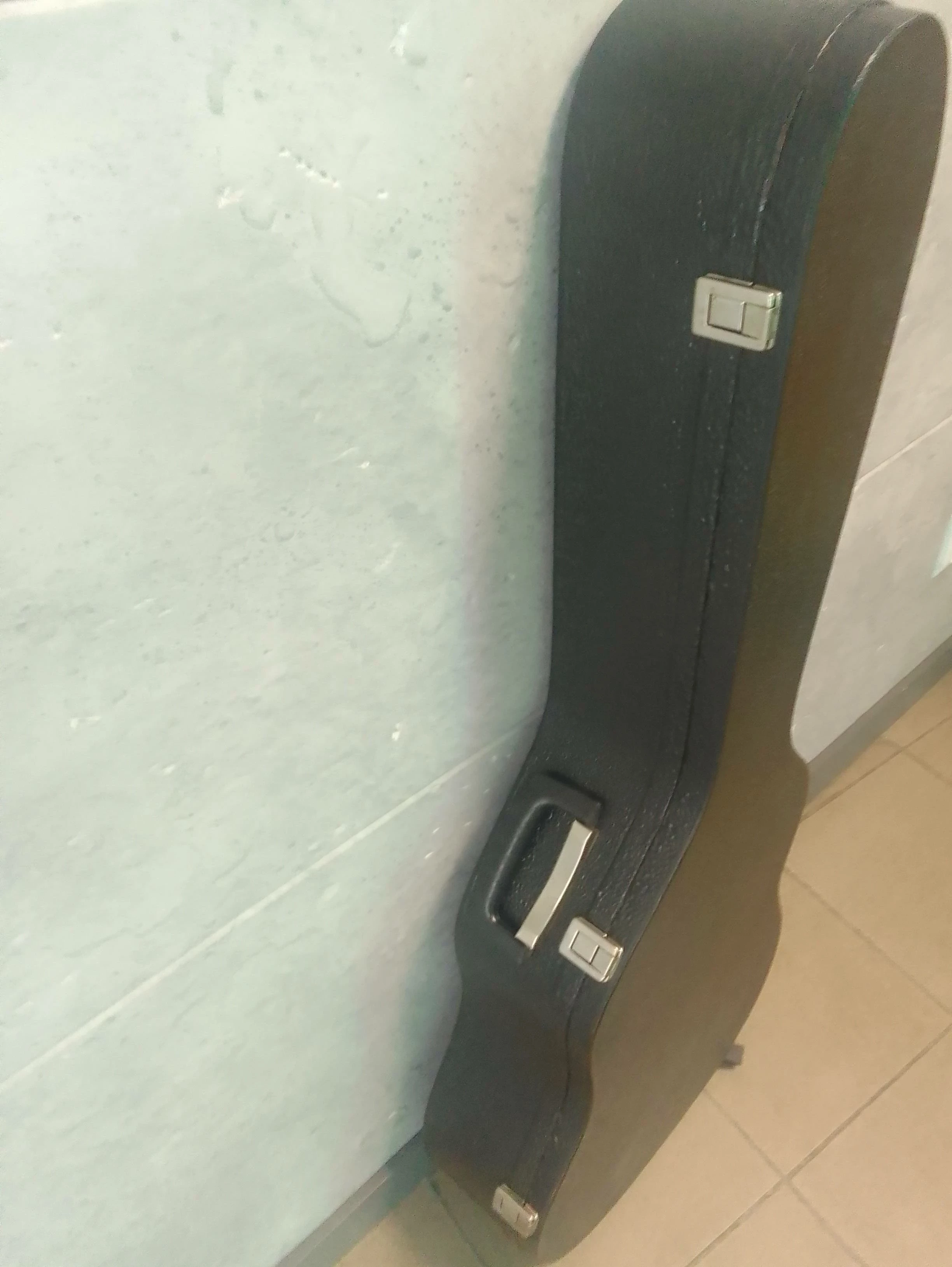 twardy-futeral-na-gitare-klasyczna-stan-11323-2