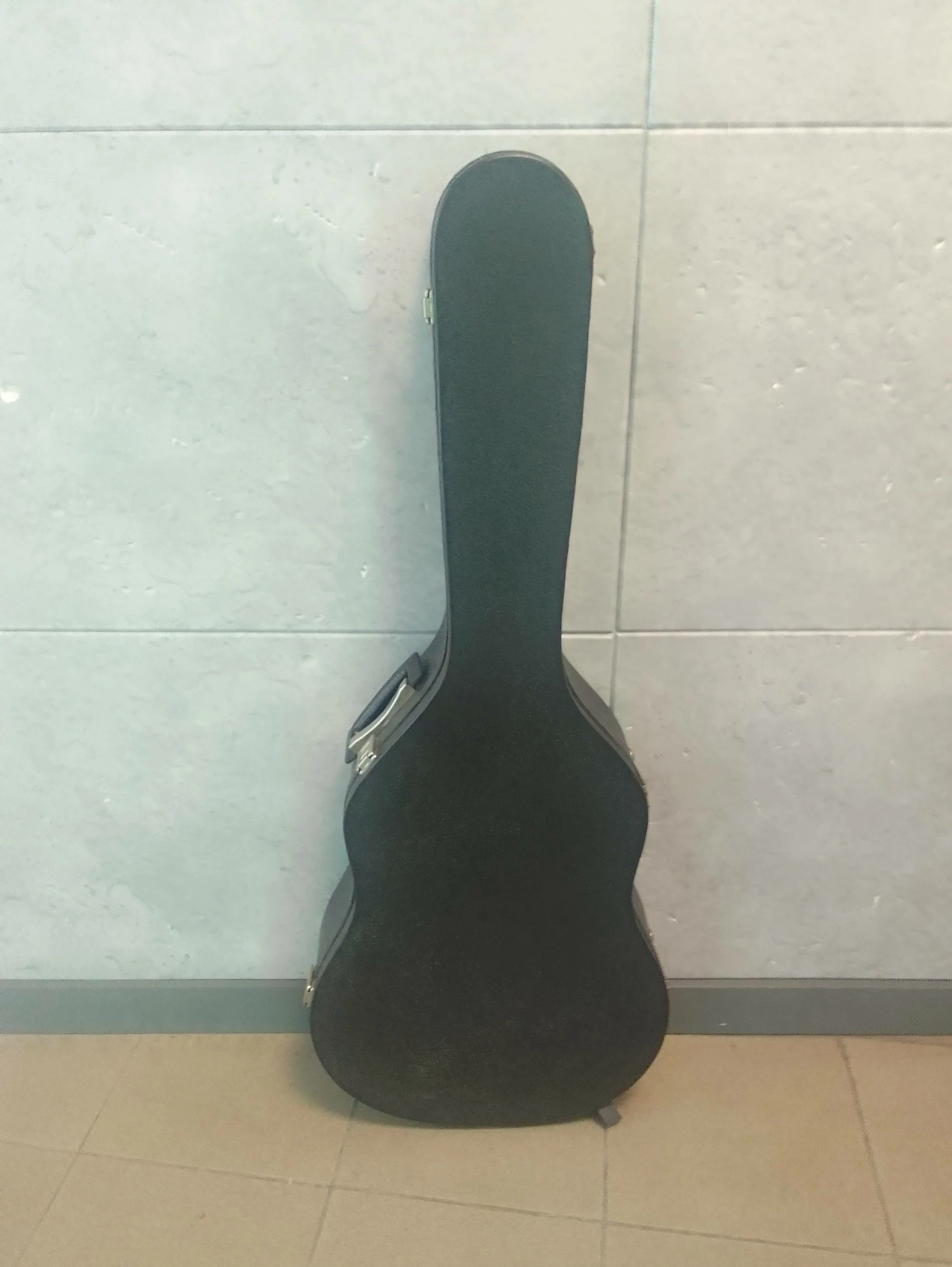 twardy-futeral-na-gitare-klasyczna-marka-248930-1655238