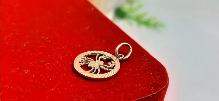 ZŁOTA ZAWIESZKA RAK 0,86 GR 585