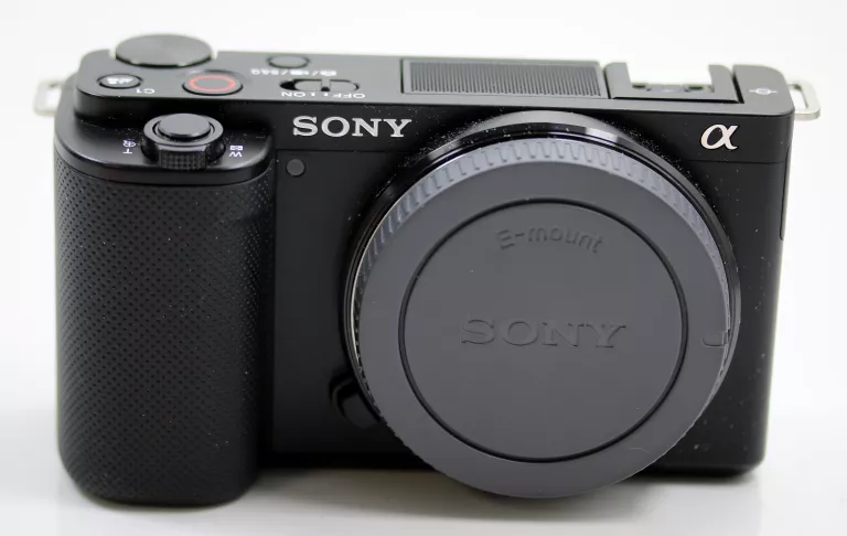 APARAT BEZLUSTERKOWY SONY ALPHA ZV-E10 Z KLATKĄ OPERATORSKĄ ULANZI