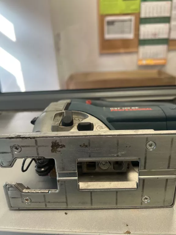 wyrzynarka-bosch-gst-120-be-mocowanie-brzeszczotu-chwyt-typu-t