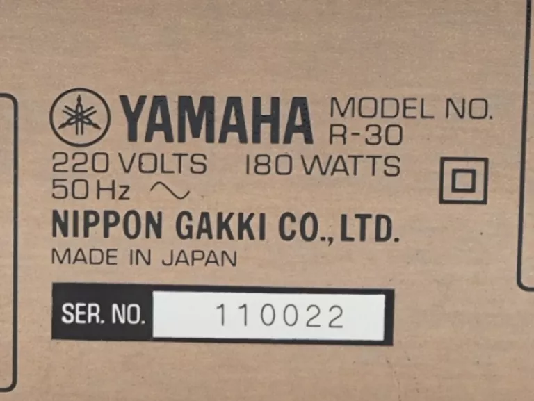 AMPLITUNER YAMAHA MODEL R-30
