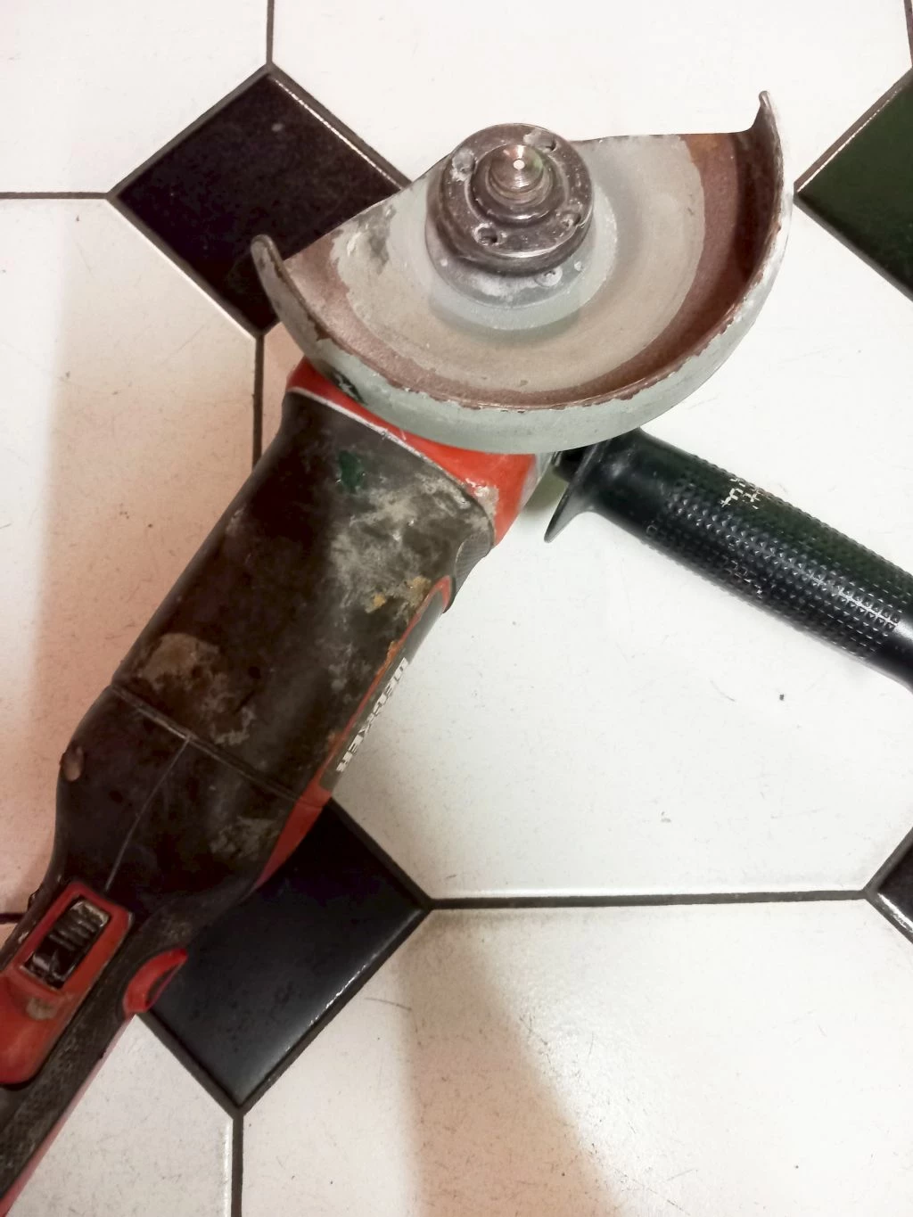 szlifierka-katowa-black-decker-kg1200-marka-blackdecker