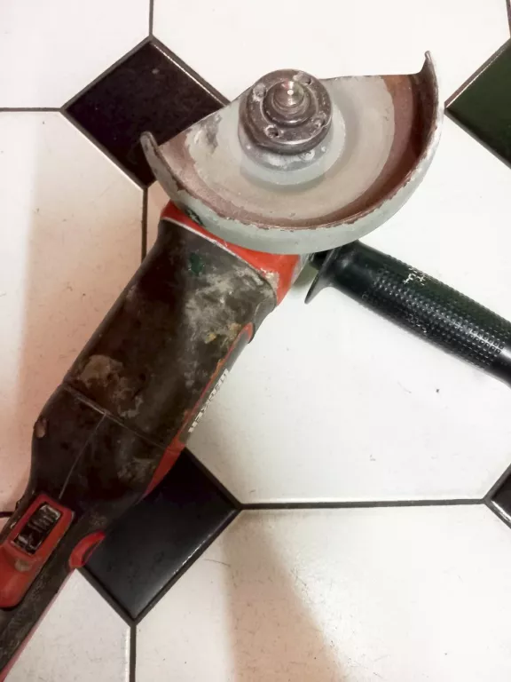 SZLIFIERKA KĄTOWA BLACK DECKER KG1200