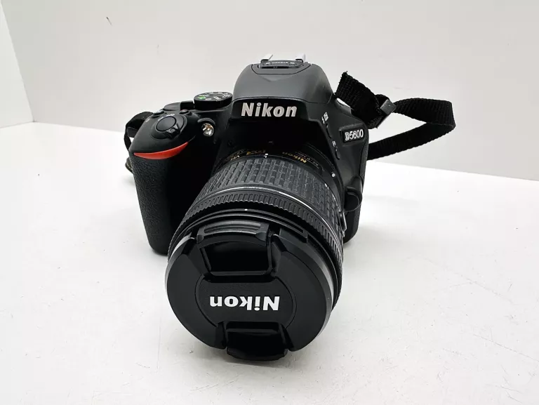 APARAT NIKON D5600 + OBIEKTYW 18-55MM + ŁADOWARKA + ETUI BDB