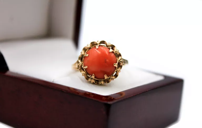 zloty-pierscionek-z-koralem-56-g-r-23-stan-11323-2