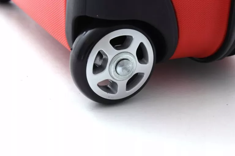 wytrzymala-mala-czerwona-walizka-na-2-kolach-z-abs-bubule-na-krotki-wyjazd-ean-gtin-8059519779848
