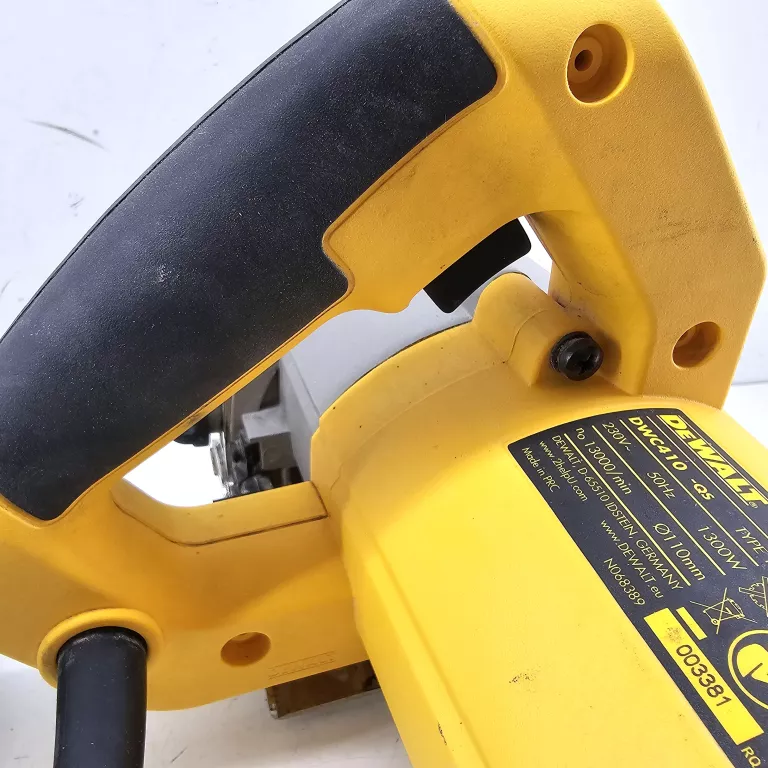 DEWALT DWC410 RĘCZNA PRZECINARKA DO PŁYTEK CERAMICZNYCH 110 MM, NA MOKRO