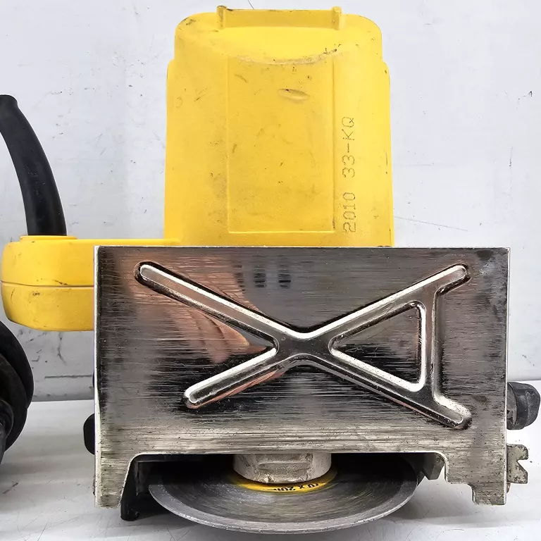 DEWALT DWC410 RĘCZNA PRZECINARKA DO PŁYTEK CERAMICZNYCH 110 MM, NA MOKRO