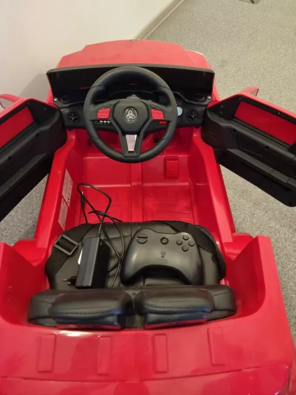 AUTO NA AKUMULATOR Z PILOTEM