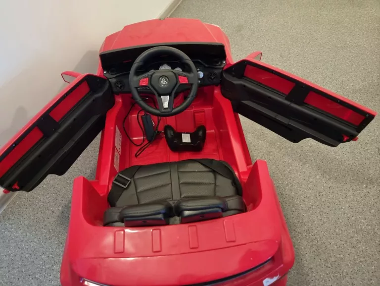 AUTO NA AKUMULATOR Z PILOTEM