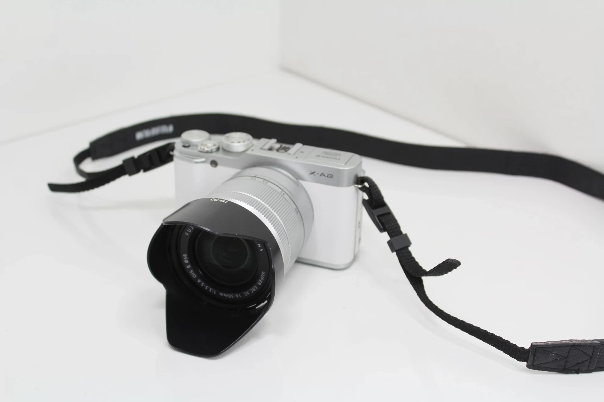 aparet-fujifilm-x-a2-obiektyw-16-50mm-135-56-ois-w-zestawie-korpus-obiektyw