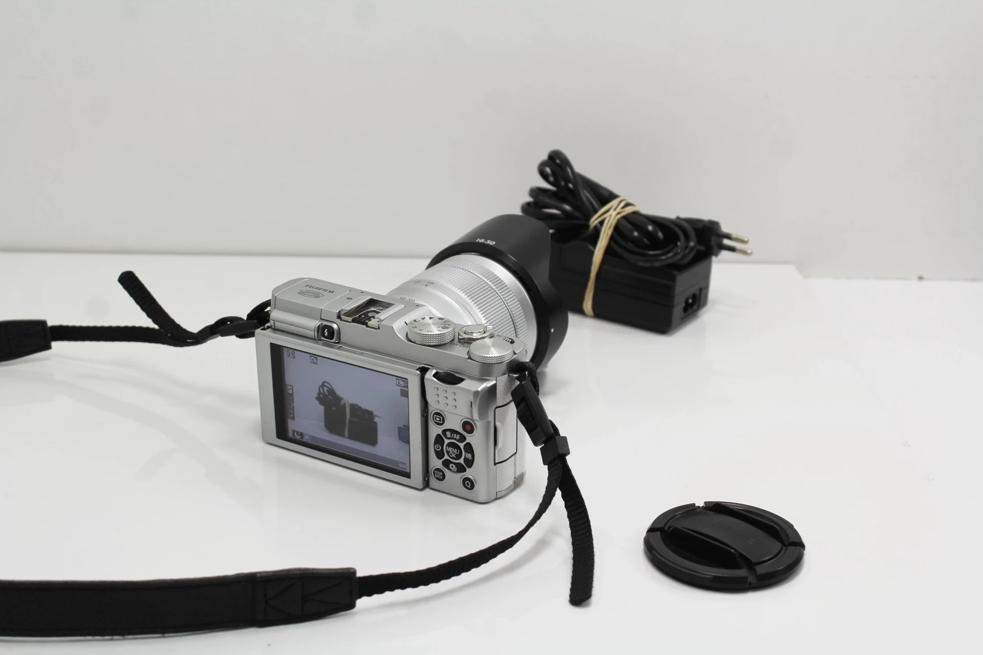 aparet-fujifilm-x-a2-obiektyw-16-50mm-135-56-ois-jakosc-video-1080p