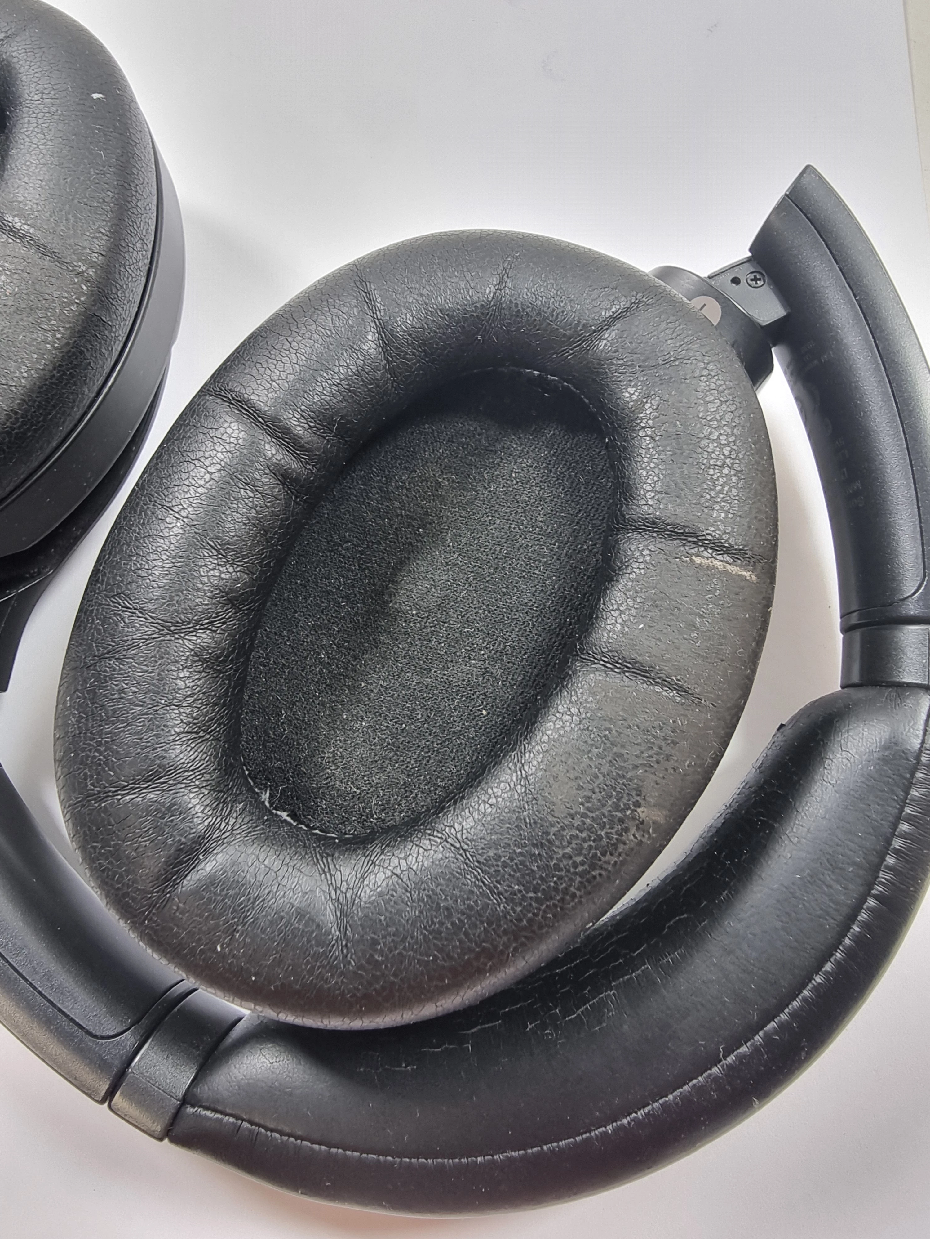 sluchawki-sony-wh-1000xm3-kolor-dominujacy-czarny