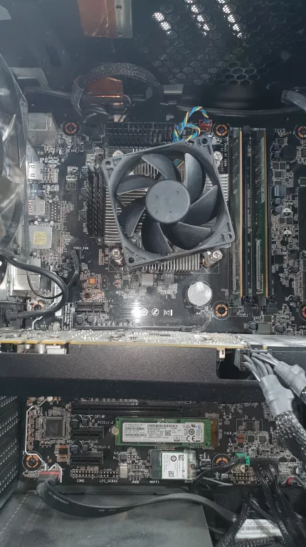 KOMPUTER STACJONARNY LENOVO I5 16GB GTX 1070