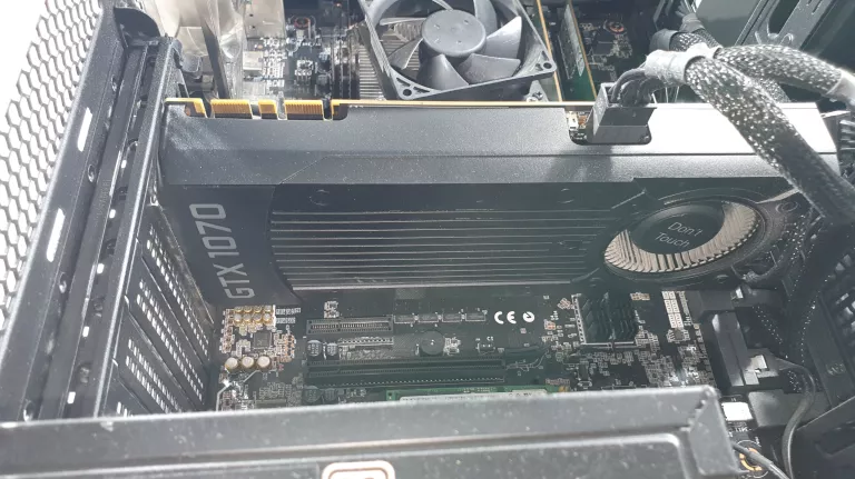 KOMPUTER STACJONARNY LENOVO I5 16GB GTX 1070