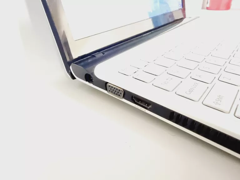 LAPTOP SONY VAIO SVE111B11M /AMD E2-1800 /4RAM/500HDD + ŁADOWARKA