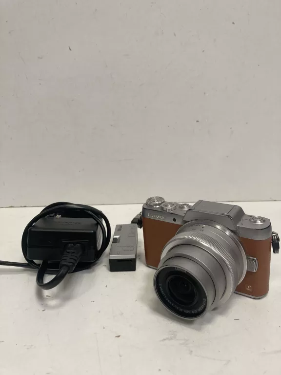PANASONIC LUMIX DMC-GF7 + OBIEKTYW LUMIX G VARIO 12-32 MEGA OIS+ ŁAD DO AK