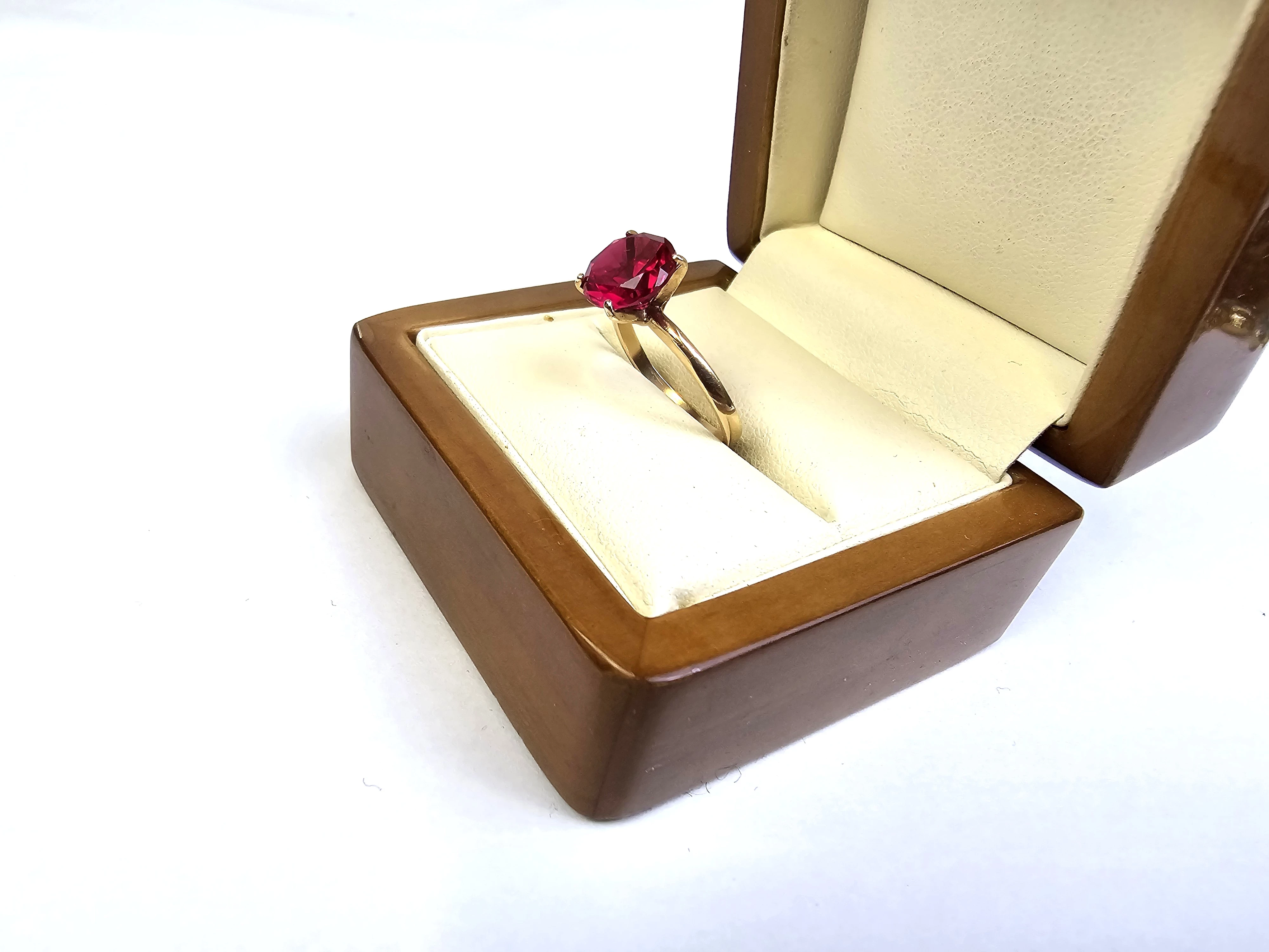 585-pierscionek-damski-czerwone-oczko-r12-585-257g-marka-bez-marki