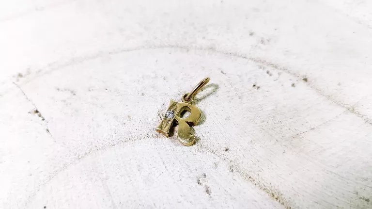 zlota-zawieszka-literka-r-z-cyrkonia-120g-583p-kamien-17088-524288