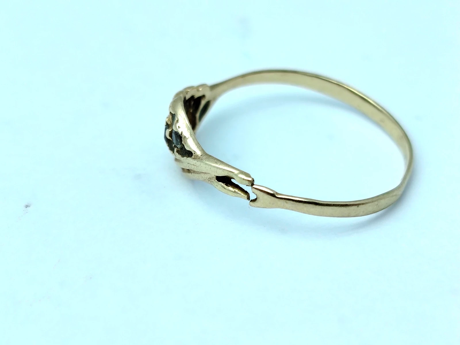 pekniety-zloty-pierscionek-129g-r19-333-8k-proba-33300