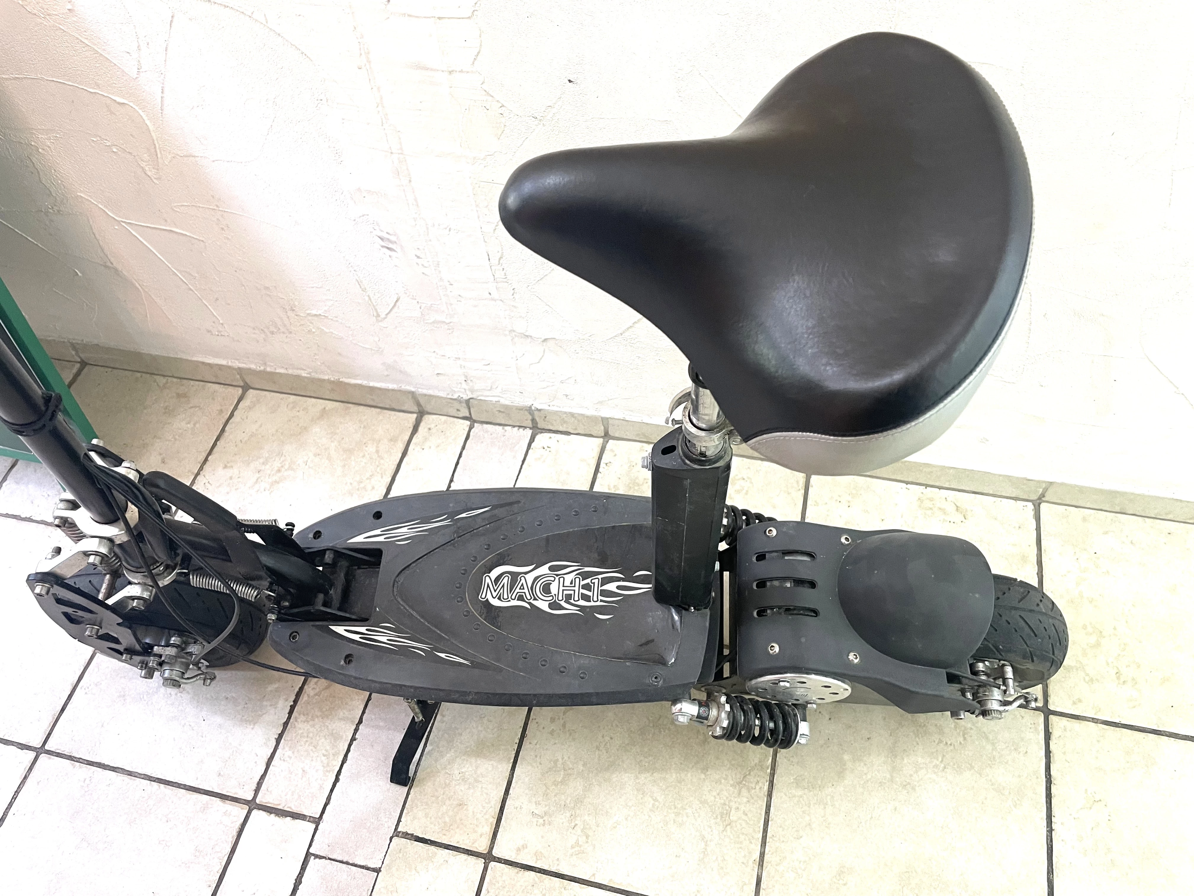 hulajnoga-elektryczna-mach-1-ladowarka-marka-mach1