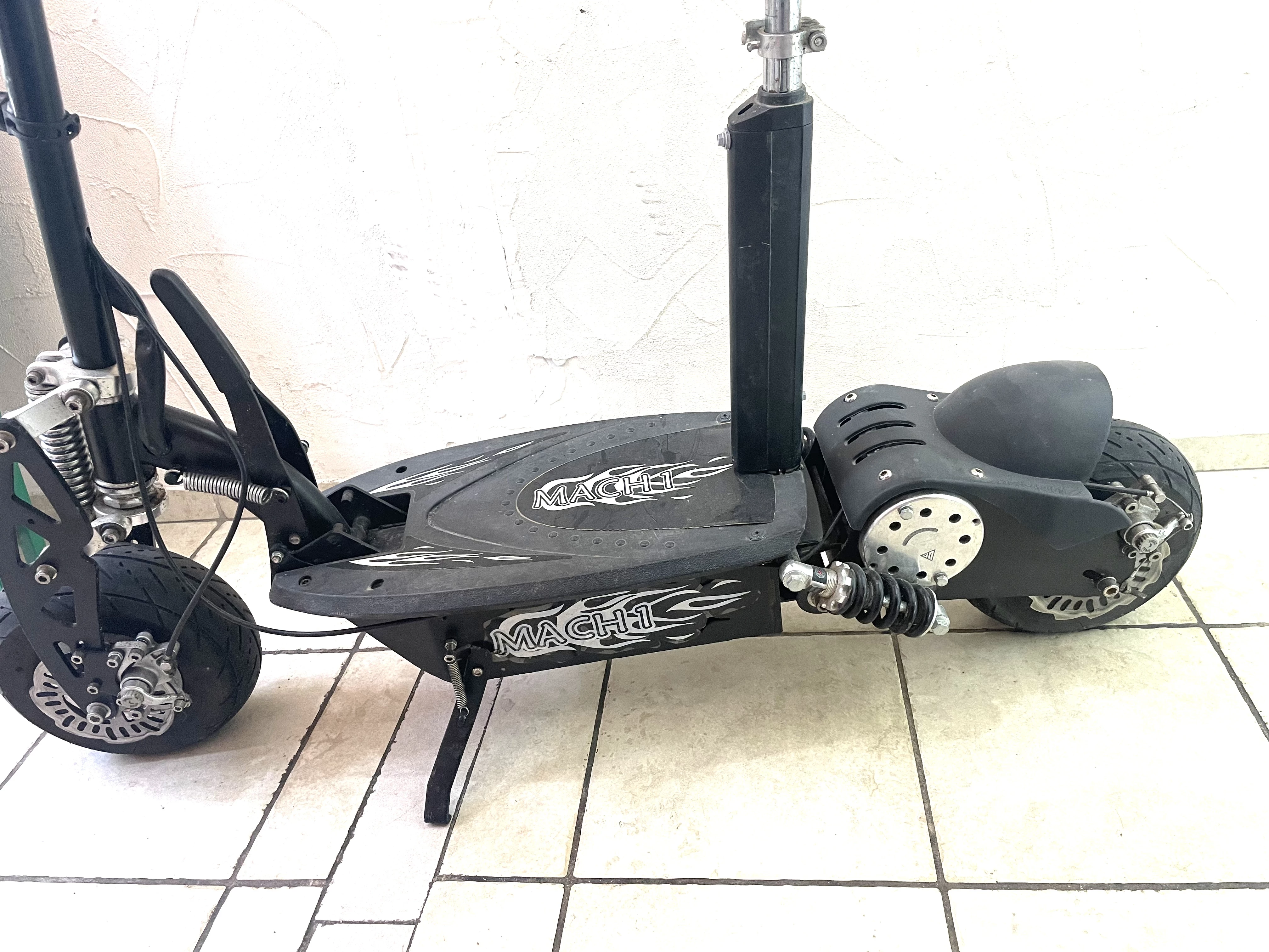 hulajnoga-elektryczna-mach-1-ladowarka-waga-1