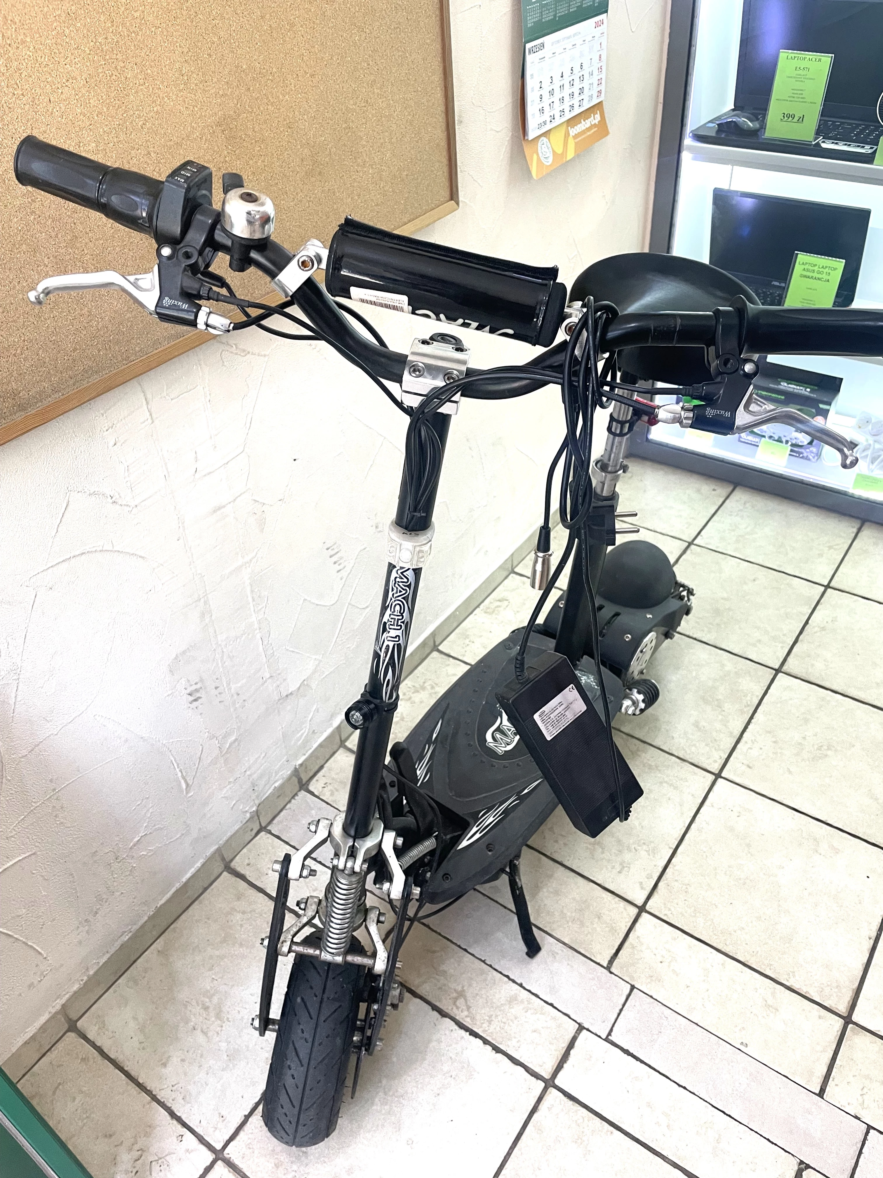 hulajnoga-elektryczna-mach-1-ladowarka-stan-uzywany