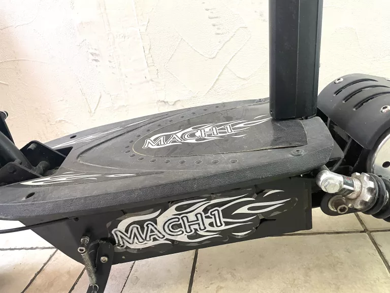 hulajnoga-elektryczna-mach-1-ladowarka-moc-silnika-500