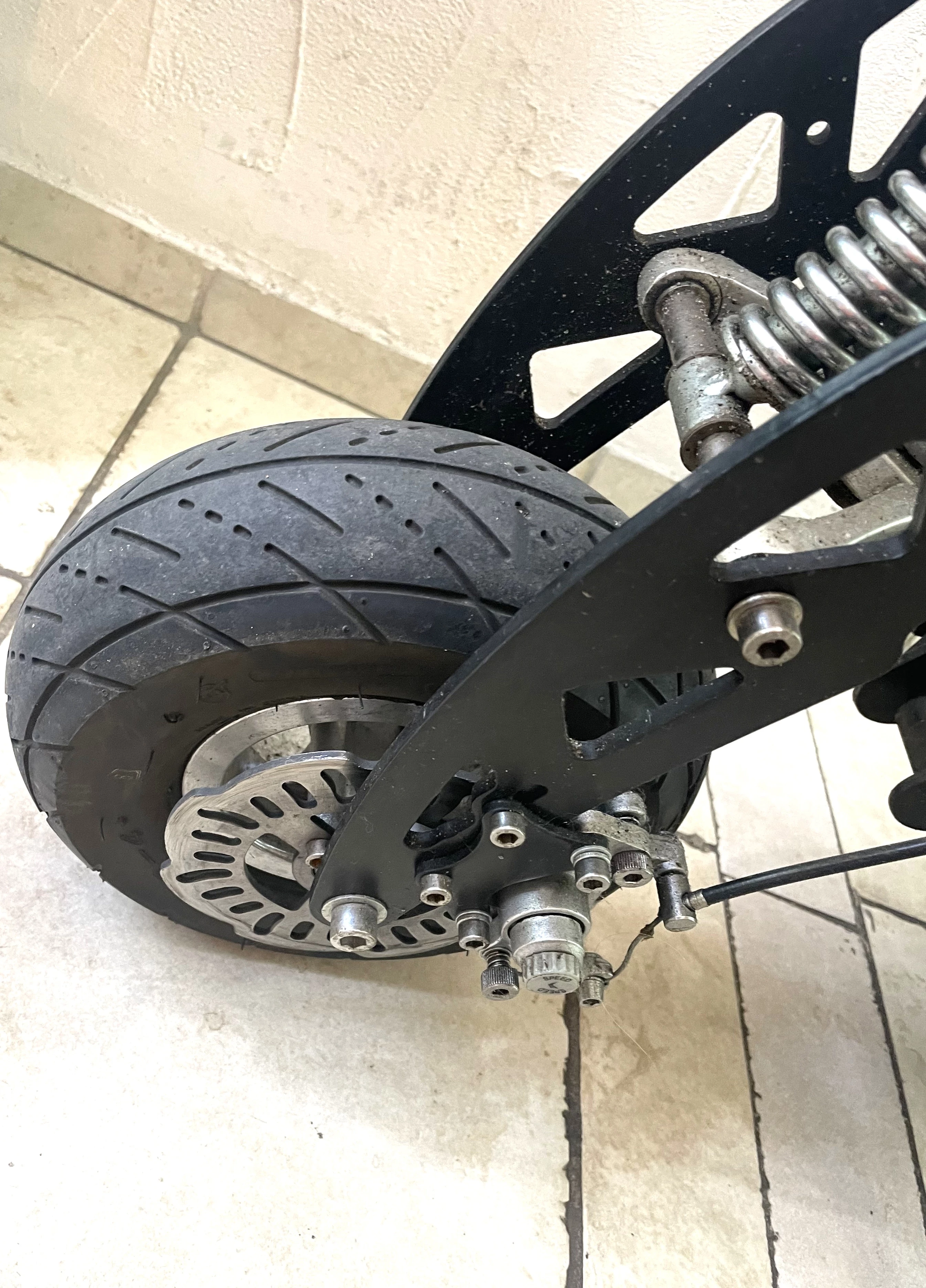 hulajnoga-elektryczna-mach-1-ladowarka-kod-producenta-mach1