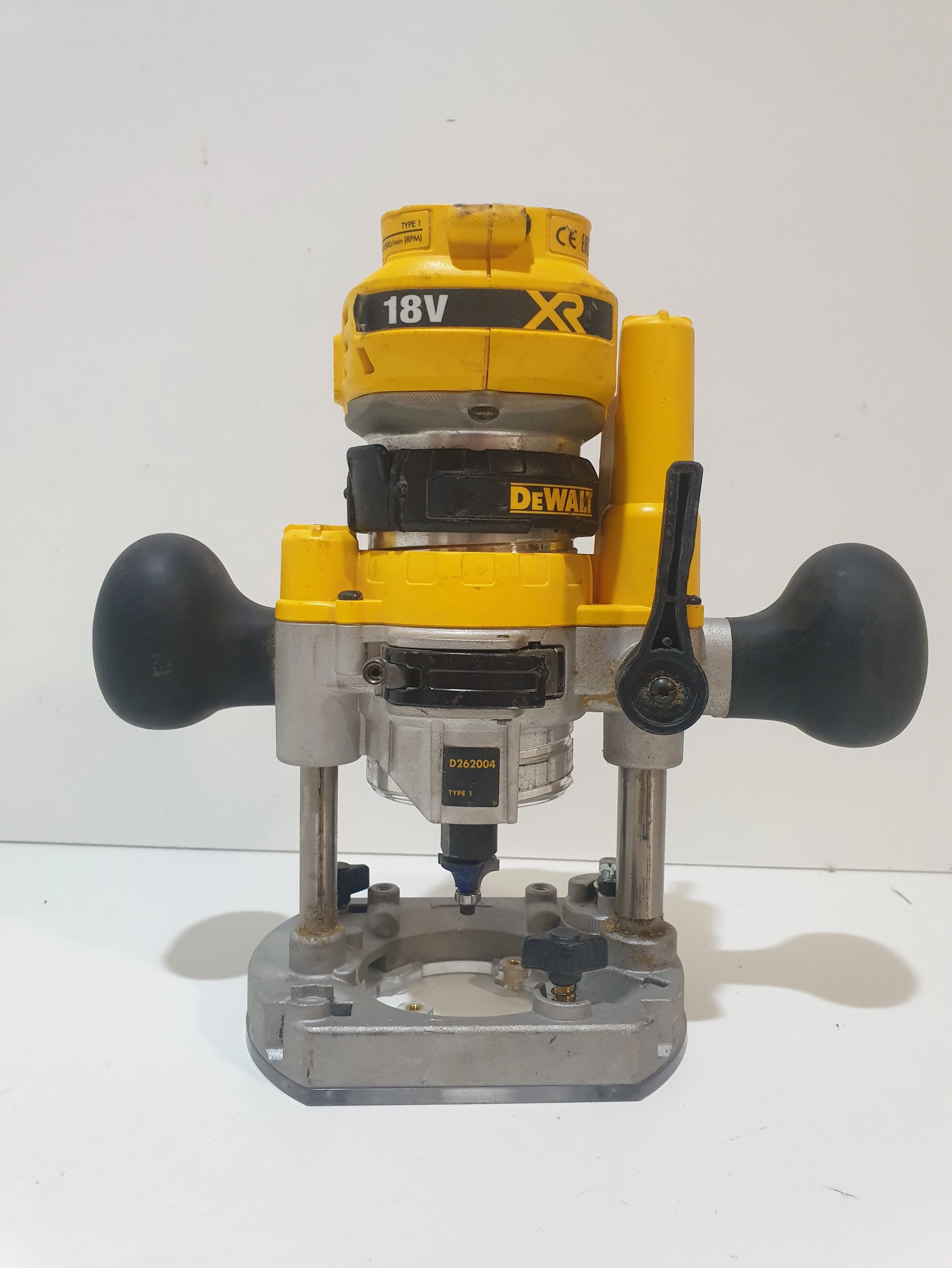 frezarka-gornowrzecionowa-dewalt-dcw600-body-marka-dewalt