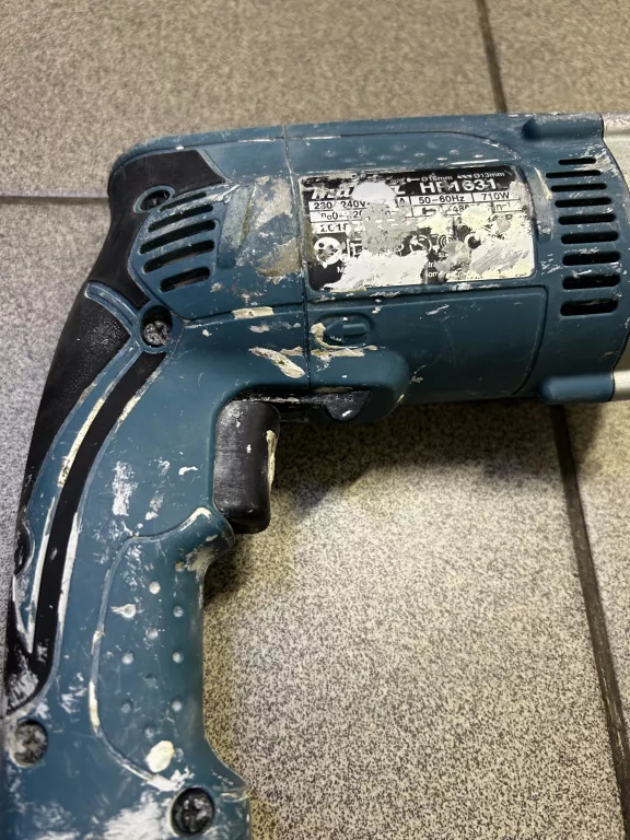 WIERTARKA UDAROWA MAKITA HP1631 710W ZASILANIE SIECIOWE
